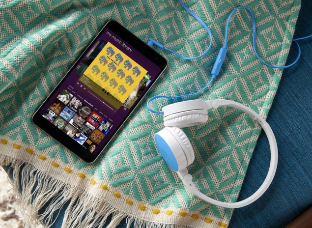 HP H2800 Headset (Blue) connected to tablet sitting on blanket